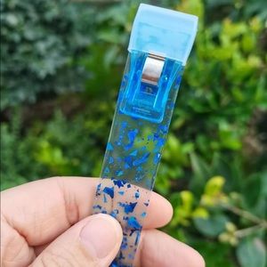 Credit card ATM/GAS Grabber Key Chain GRIPPER INCLUDED -Blue